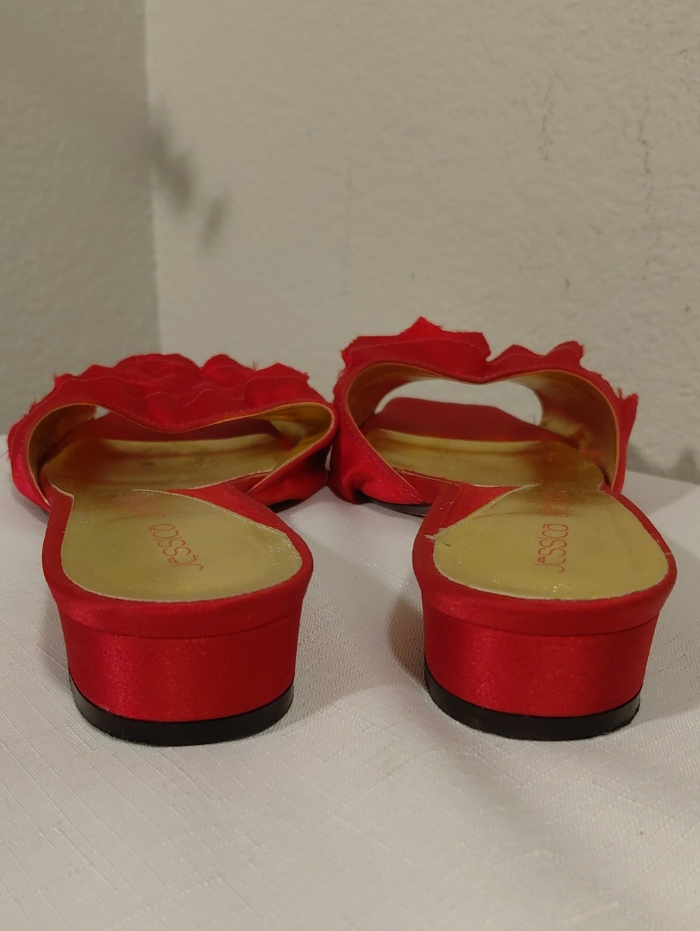 Jessica Bennett Red Ruffle Slides - Picture 4 of 4